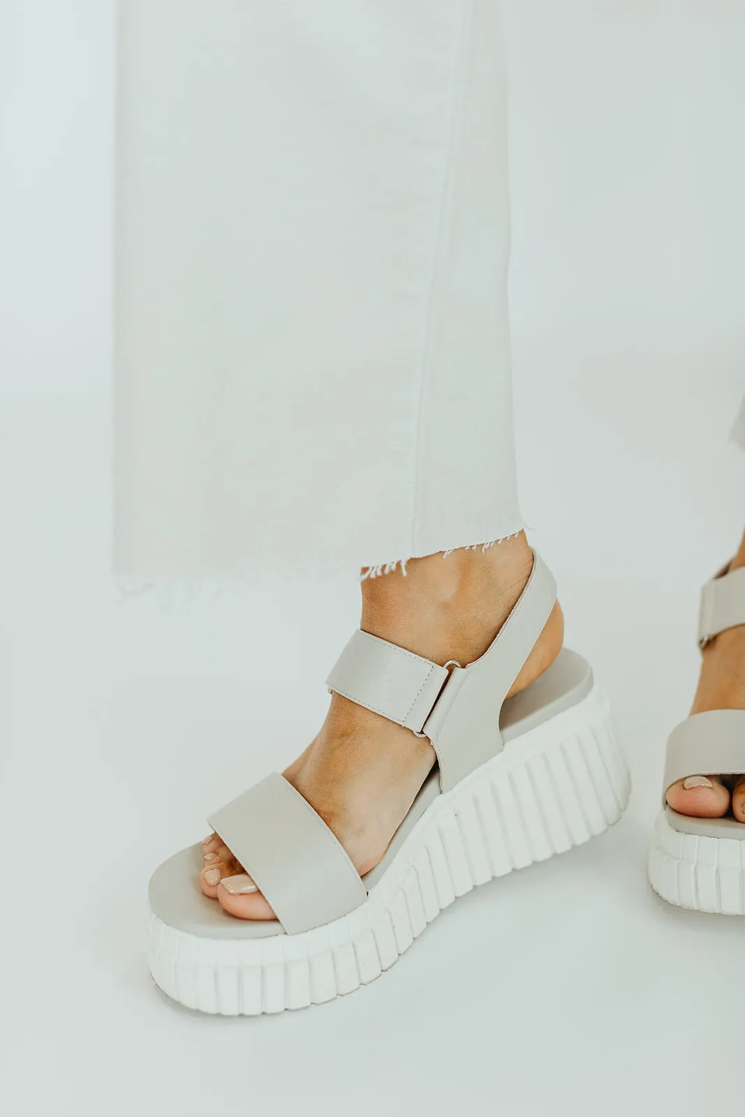 DESTASH Cali Platform Sandal