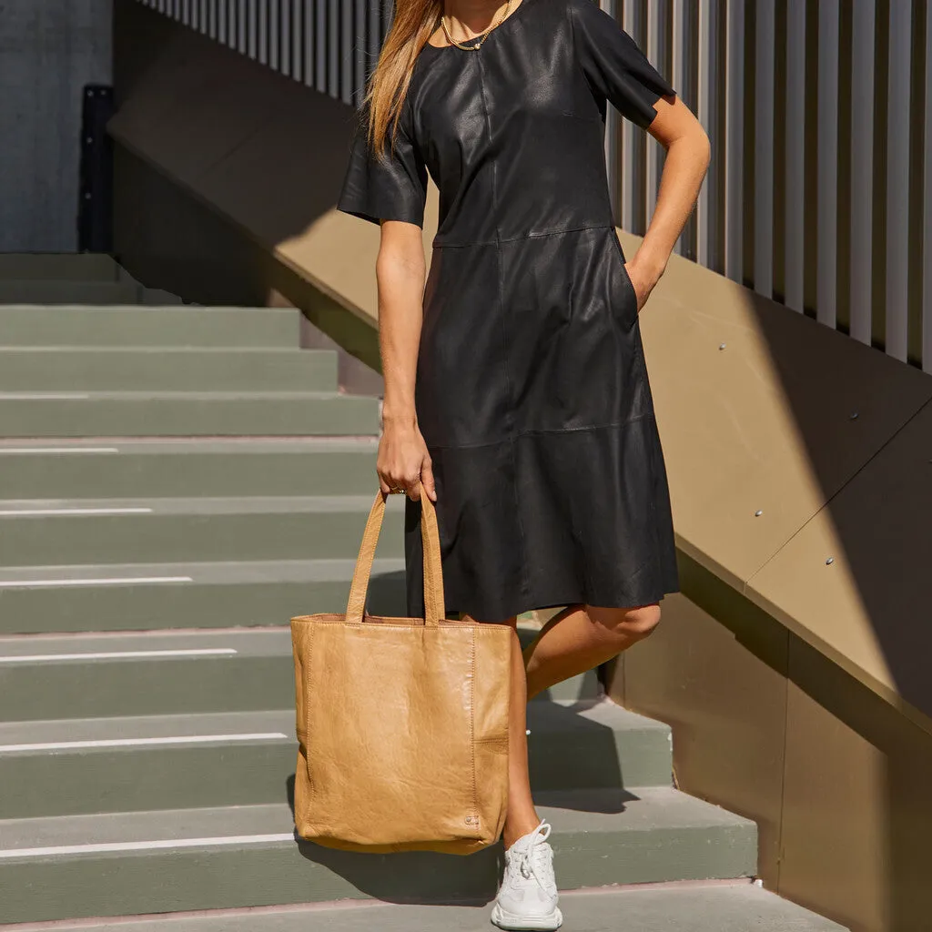 Leather dress in simple and feminine look / 50588 - Black (Nero)