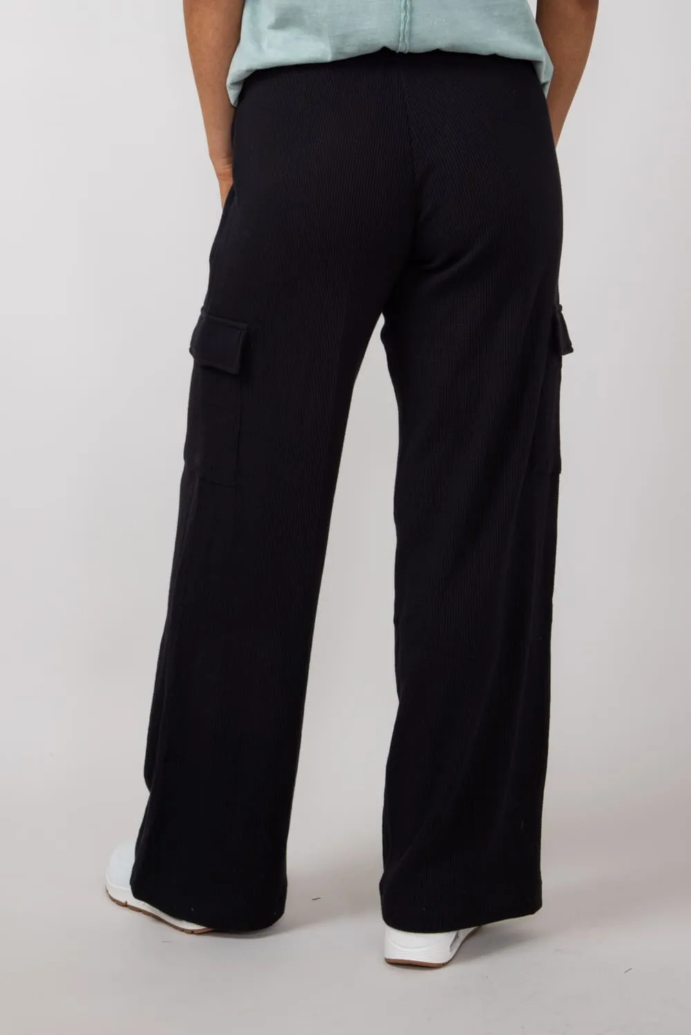 Willa Wide Leg Cargo Pants for Women in Black | 38T009S-BLACK