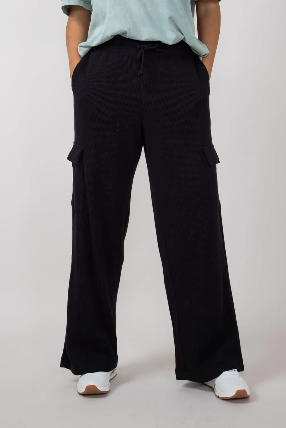 Willa Wide Leg Cargo Pants for Women in Black | 38T009S-BLACK