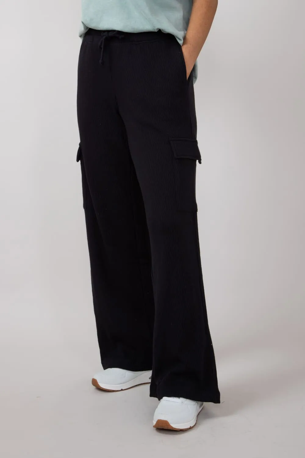 Willa Wide Leg Cargo Pants for Women in Black | 38T009S-BLACK